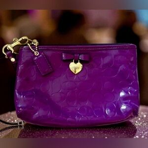 Coach Embossed Iris Purple Liquid Gloss Patent Leather Wristlet Wallet Heart Y2K